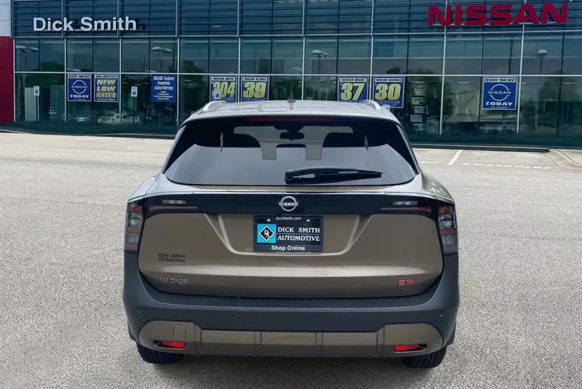 2025 Nissan Kicks SR photo 1