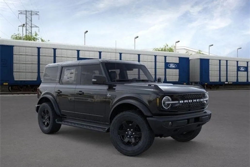 2025 Ford Bronco Outer Banks photo 1