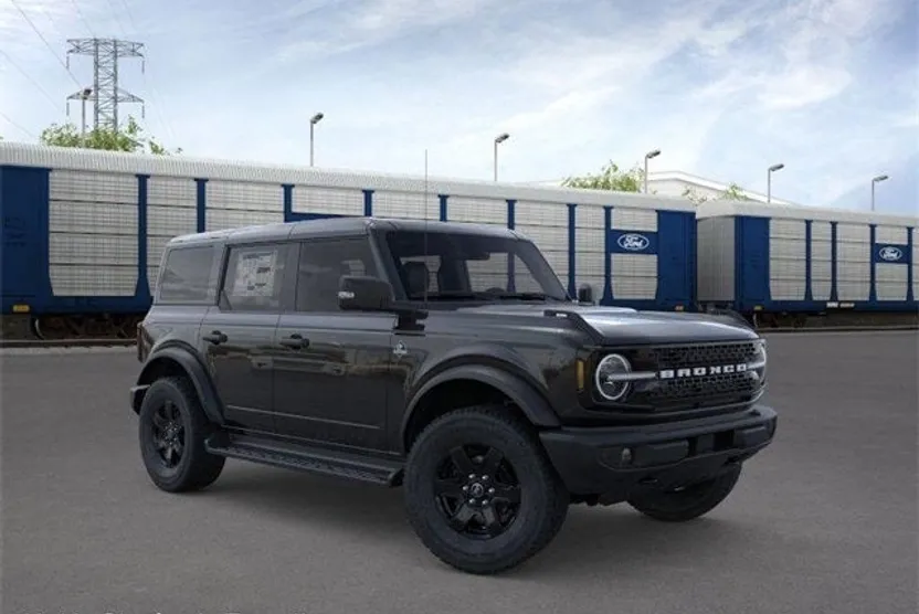 2025 Ford Bronco Outer Banks photo 1