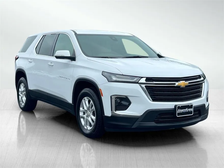 2023 Chevrolet Traverse LS photo 1