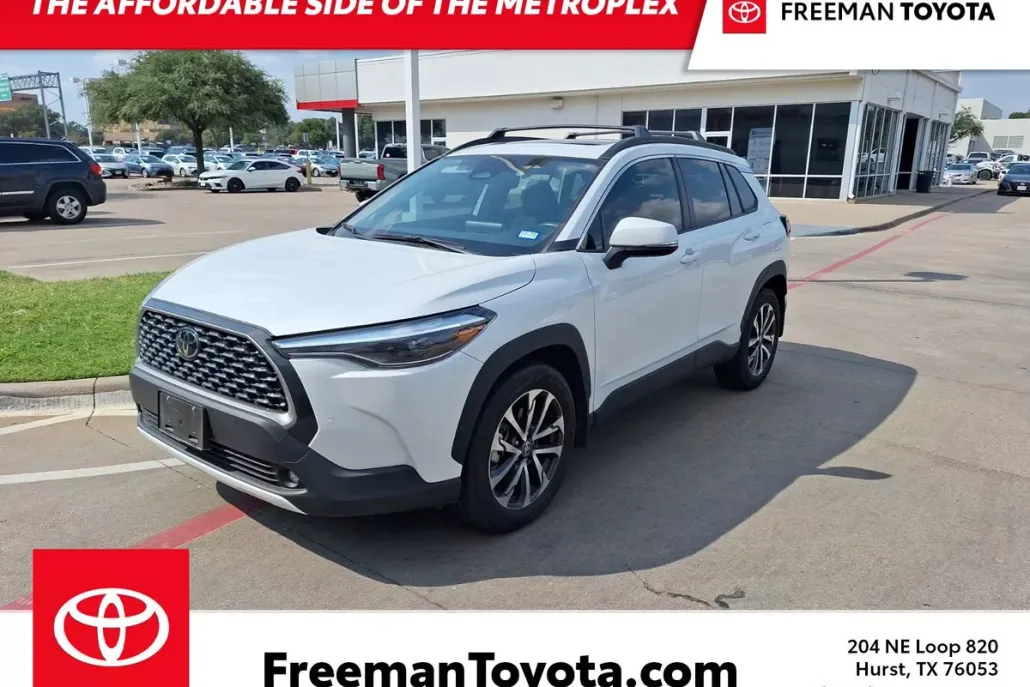 2024 Toyota Corolla Cross XLE photo 1
