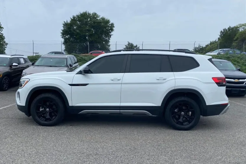 2024 Volkswagen Atlas Peak Edition SEL photo 1
