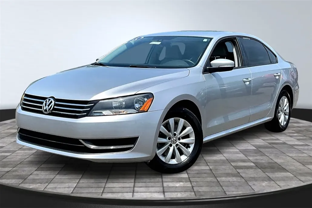 2015 Volkswagen Passat Wolfsburg Edition photo 1