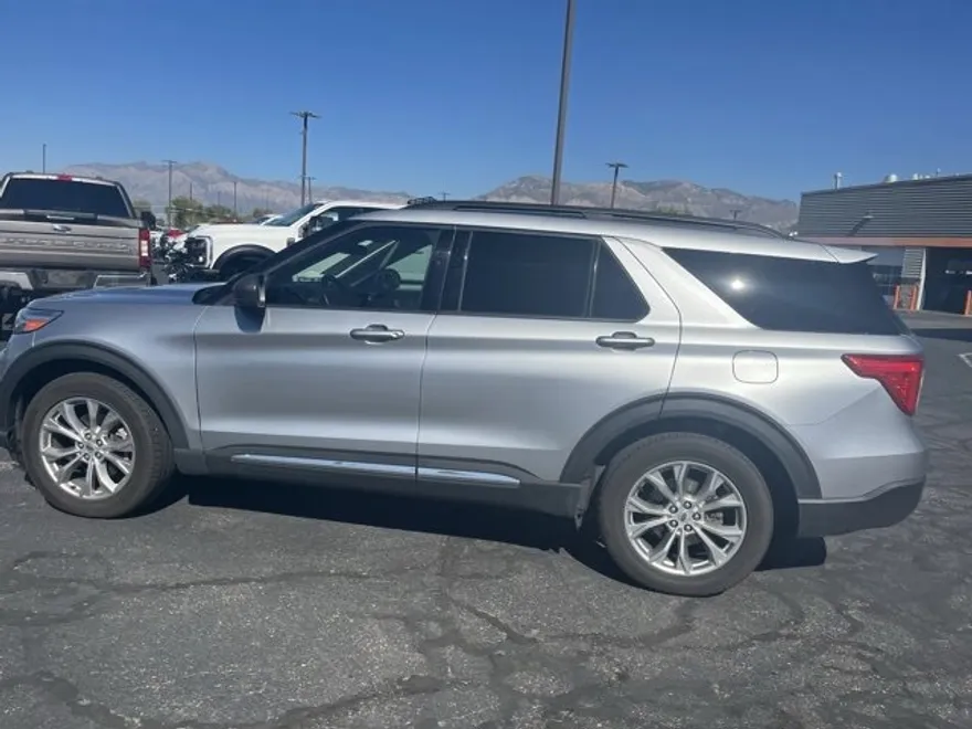 2021 Ford Explorer XLT photo 1