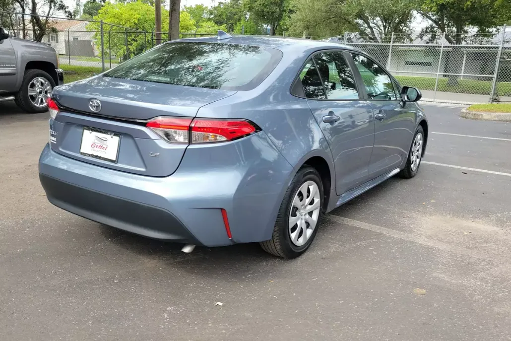 2023 Toyota Corolla LE photo 1