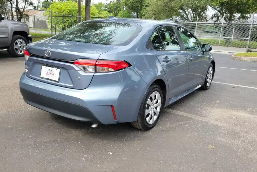 2023 Toyota Corolla LE photo 1
