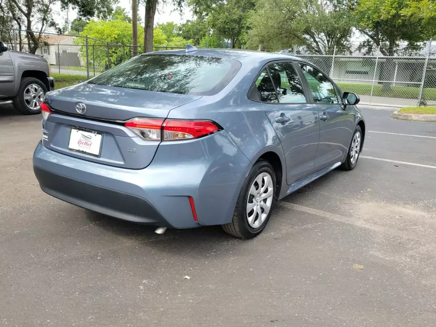 2023 Toyota Corolla LE photo 1
