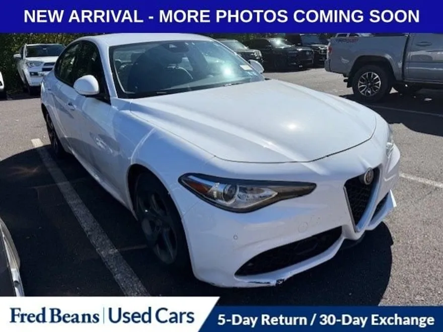 2018 Alfa Romeo Giulia Base photo 1