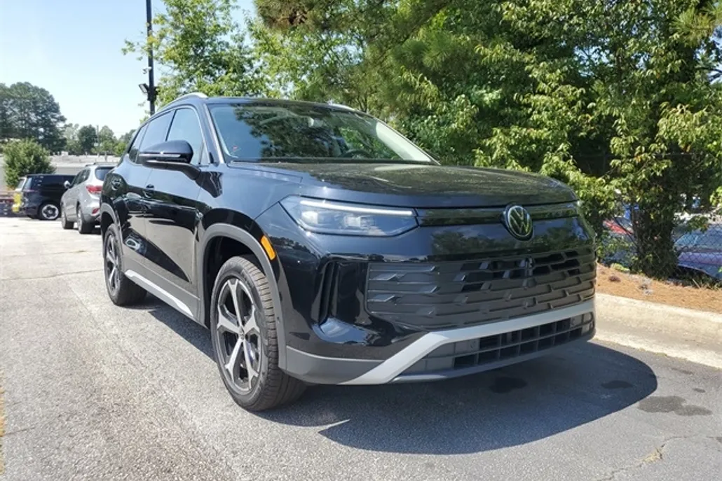 2025 Volkswagen Tiguan SE photo 1