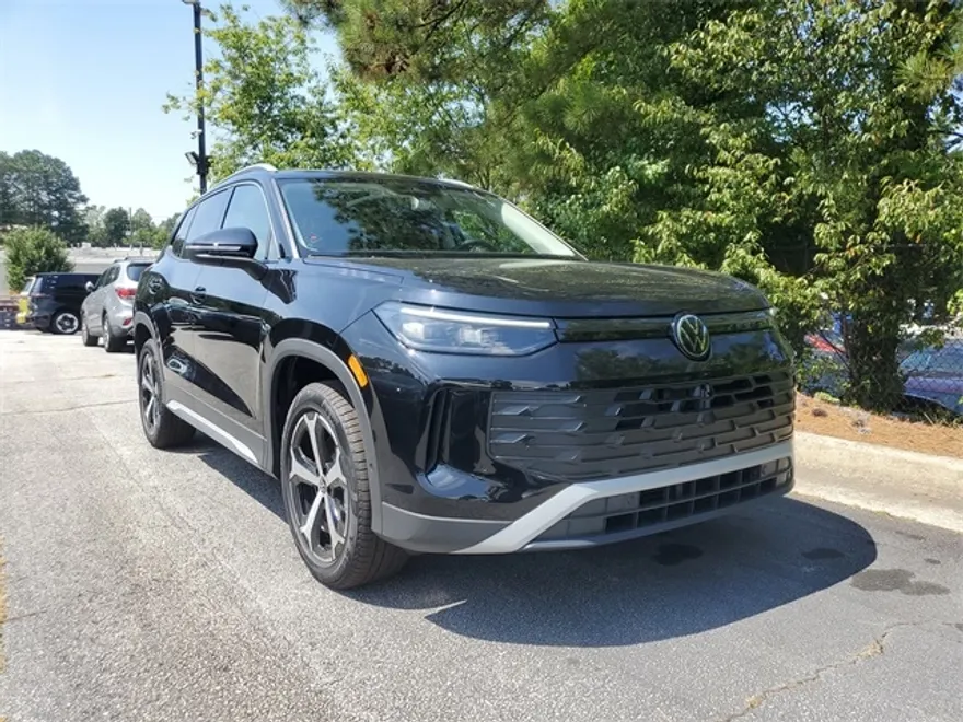 2025 Volkswagen Tiguan SE photo 1