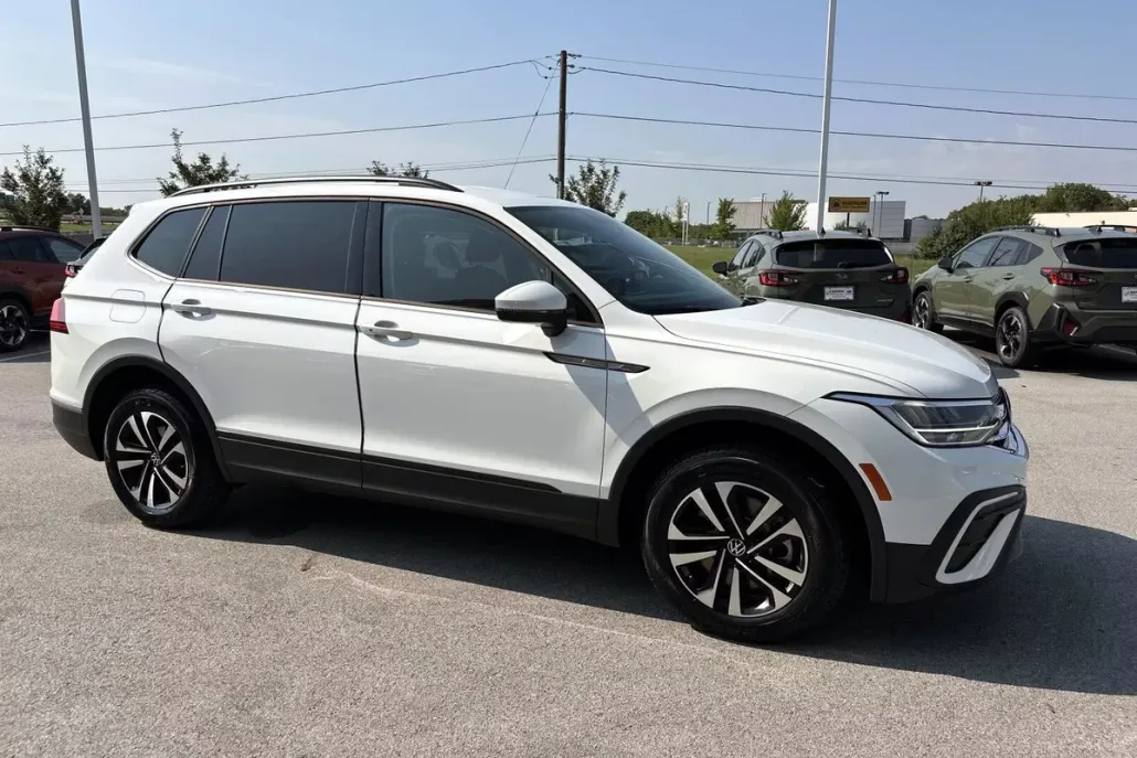 2022 Volkswagen Tiguan S photo 1