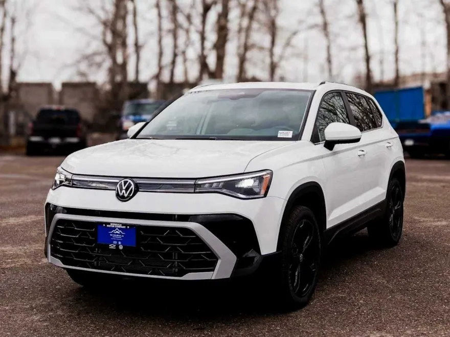 2025 Volkswagen Taos SEL photo 1