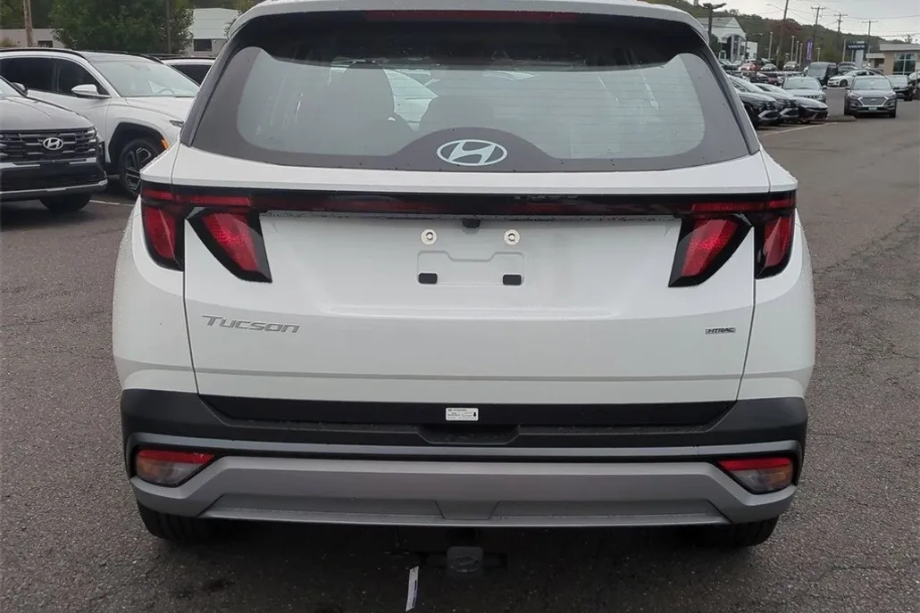2026 Hyundai Tucson SE photo 1