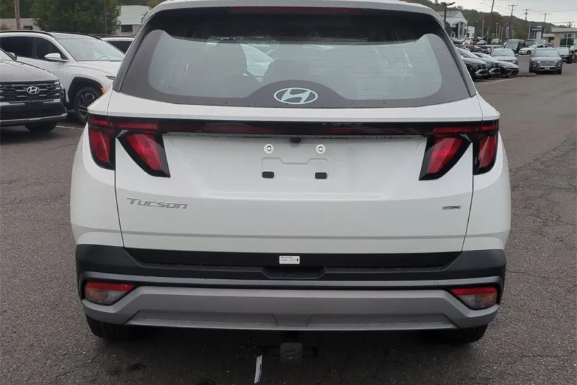 2026 Hyundai Tucson SE photo 1