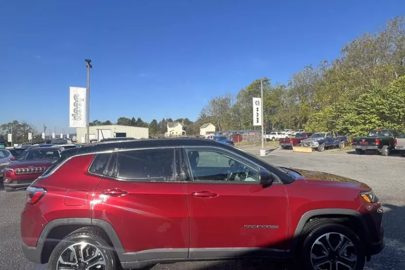 2022 Jeep Compass Limited photo 1