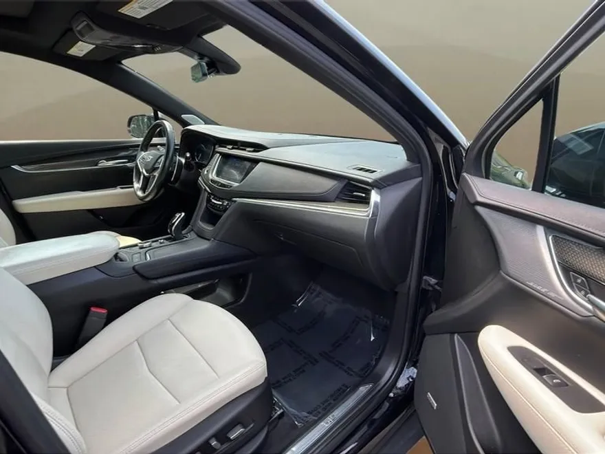 2020 Cadillac XT5 Sport photo 1