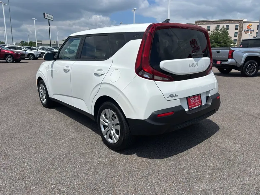 2022 Kia Soul LX photo 1