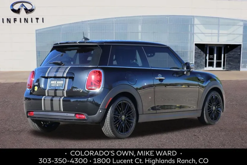 2024 Mini Cooper SE Signature photo 1