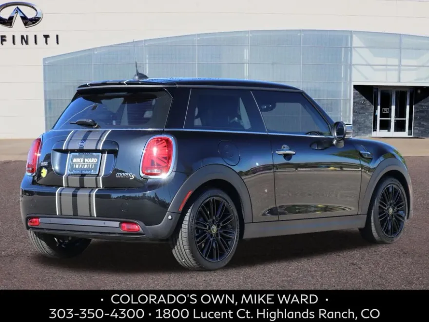 2024 Mini Cooper SE Signature photo 1