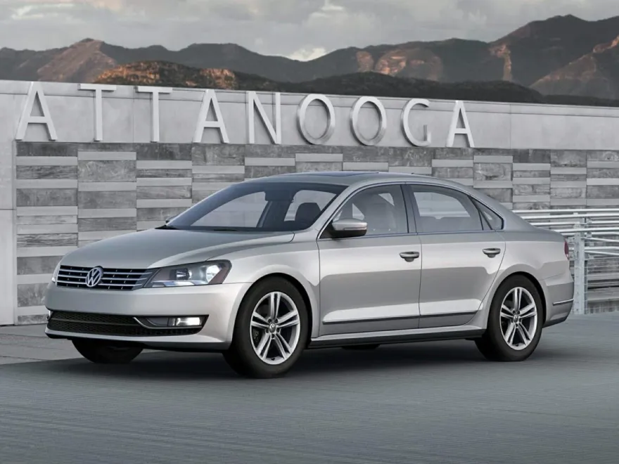 2013 Volkswagen Passat SE photo 1