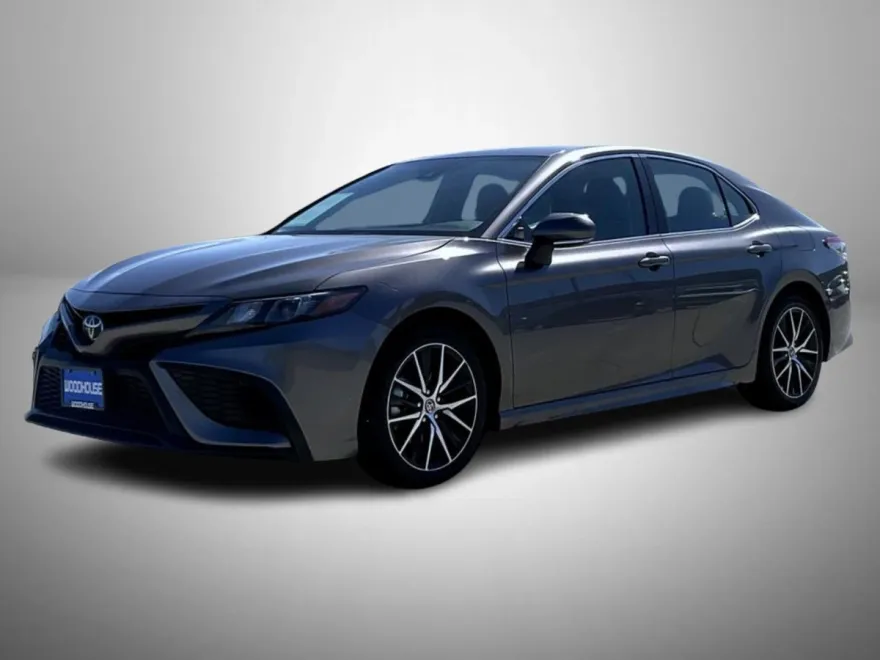 2024 Toyota Camry SE photo 1