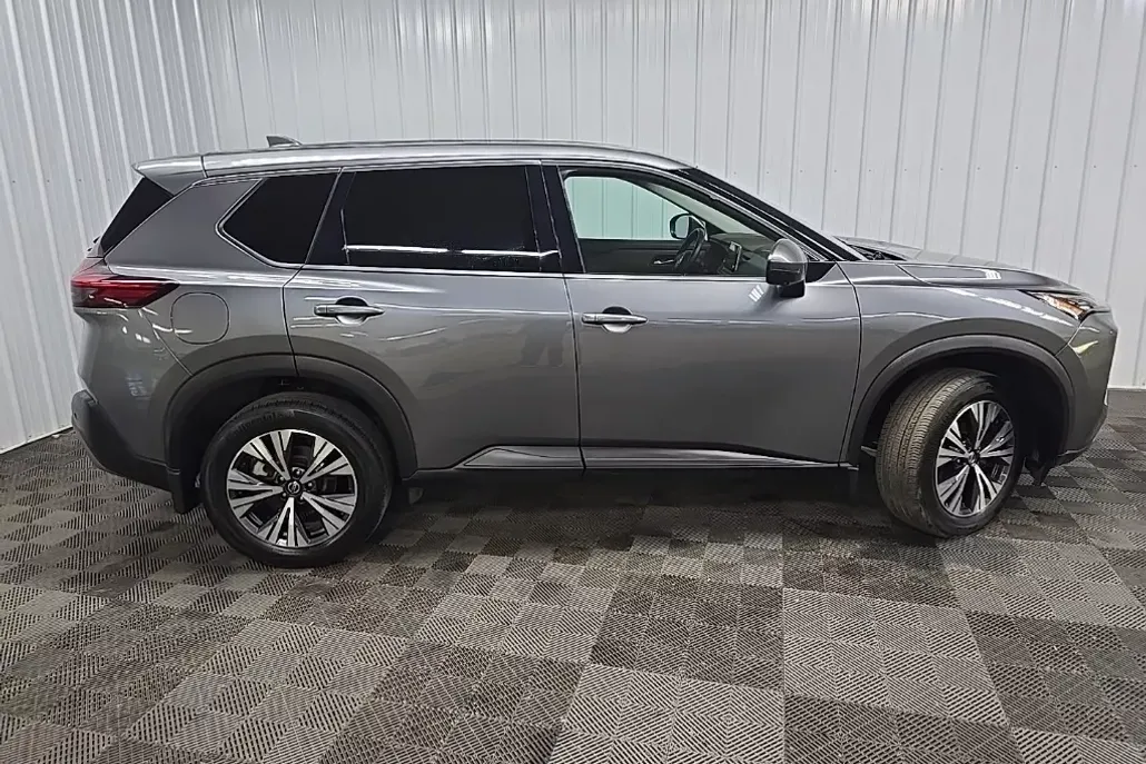 2021 Nissan Rogue SV photo 1