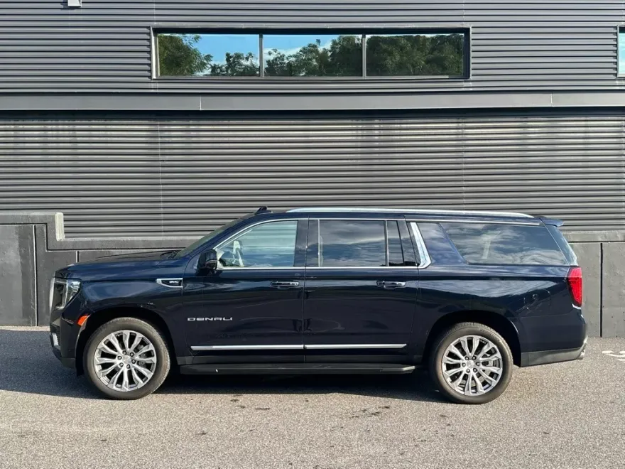 2021 Gmc Yukon XL Denali photo 1