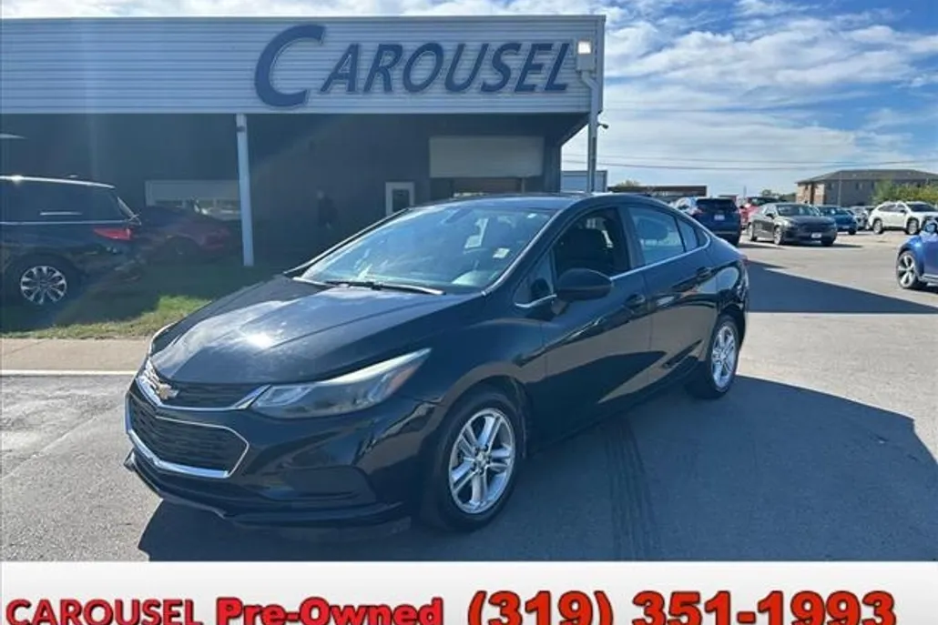 2017 Chevrolet Cruze LT photo 1