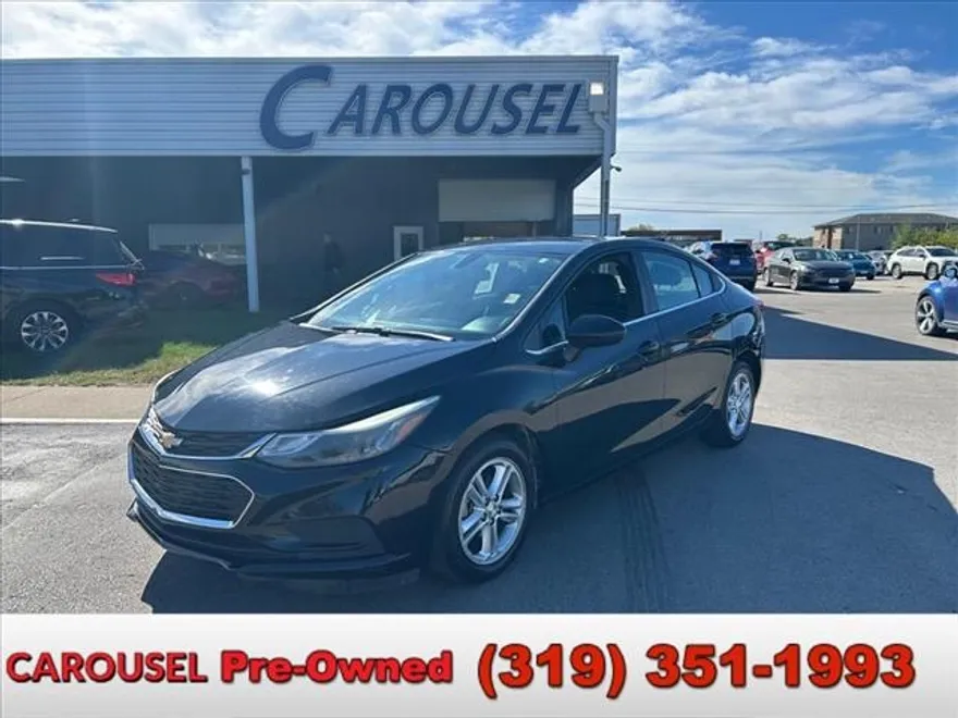 2017 Chevrolet Cruze LT photo 1