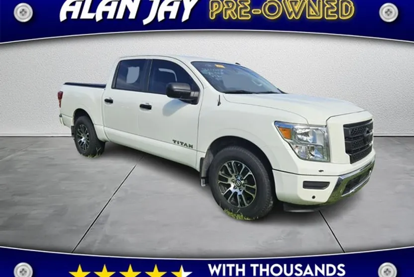 2021 Nissan Titan SV Crew Cab photo 1