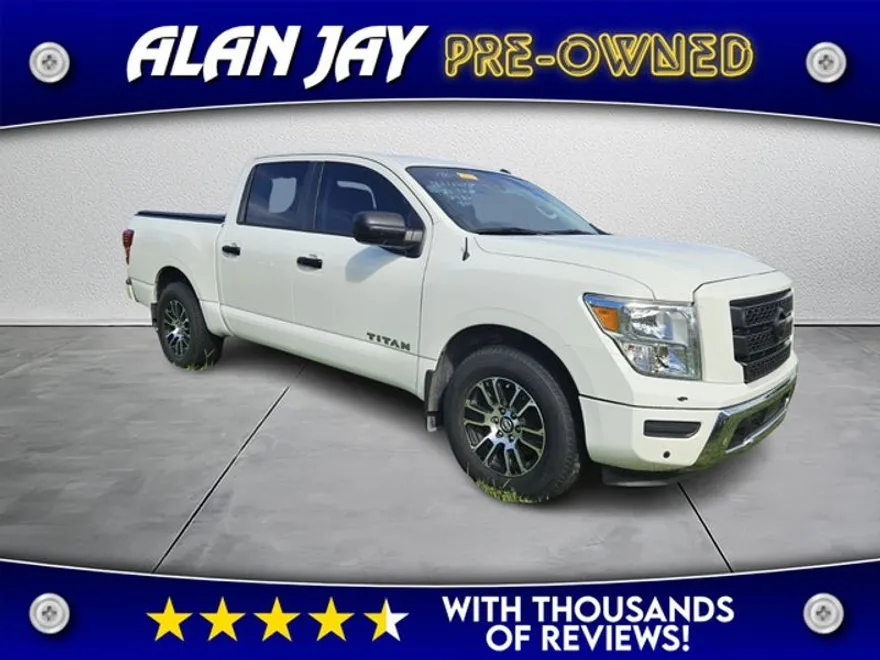 2021 Nissan Titan SV Crew Cab photo 1