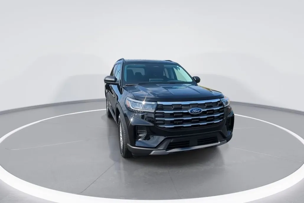 2025 Ford Explorer photo 1
