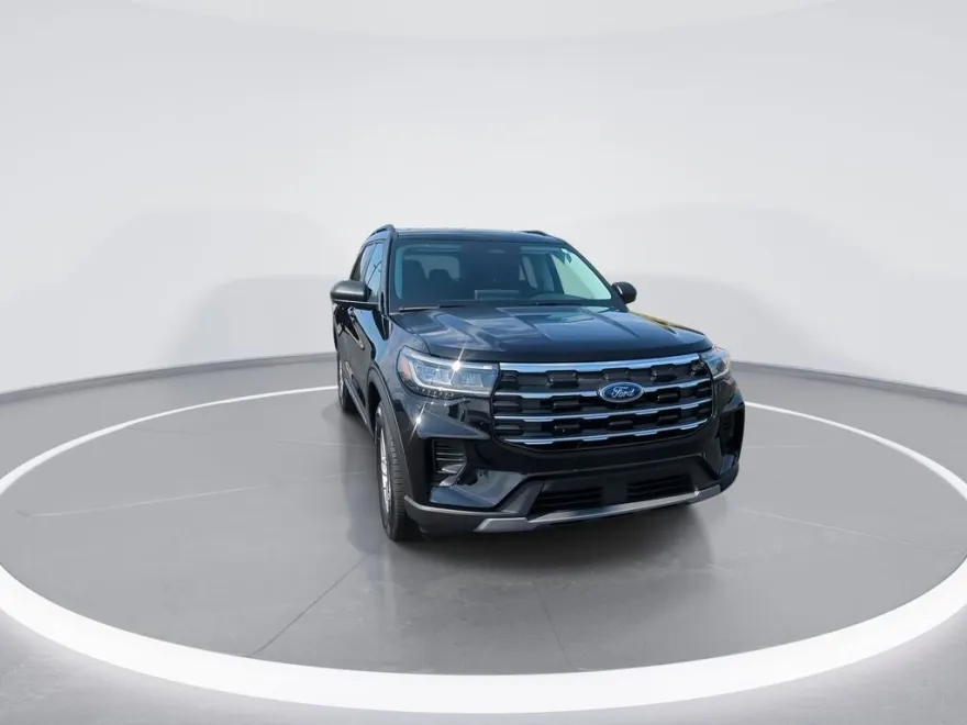 2025 Ford Explorer photo 1