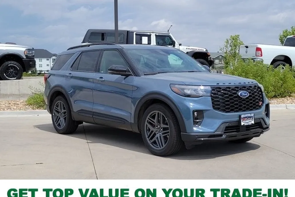 2025 Ford Explorer ST photo 1