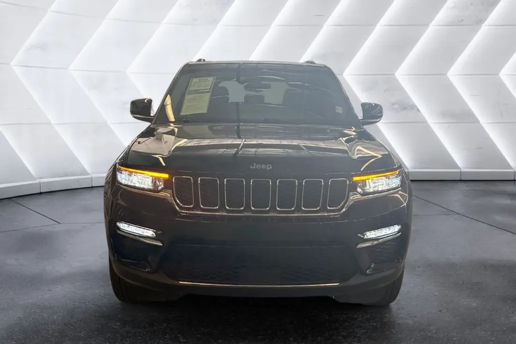 2023 Jeep Grand Cherokee Limited photo 1