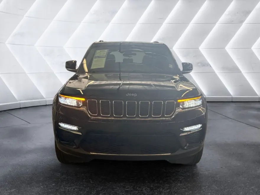 2023 Jeep Grand Cherokee Limited photo 1