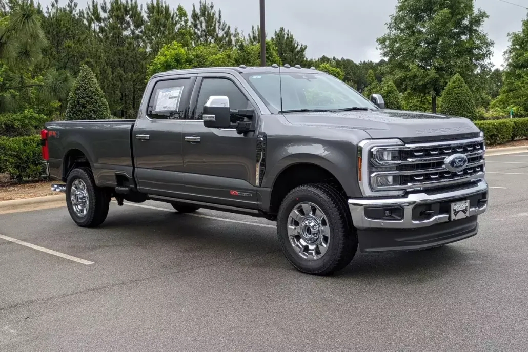 2025 Ford F-350 Lariat photo 1