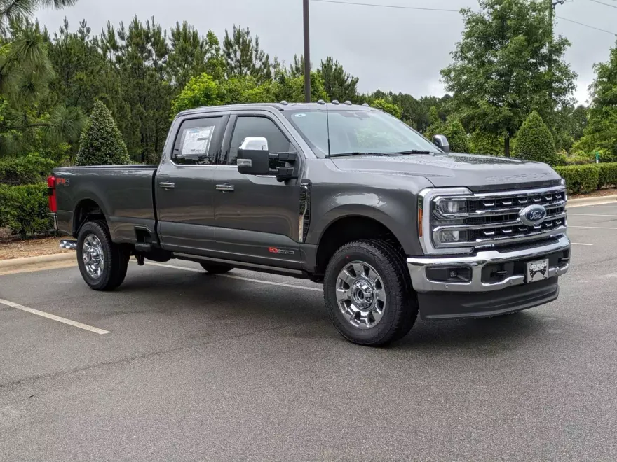 2025 Ford F-350 Lariat photo 1