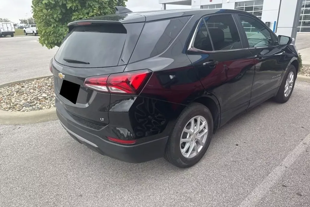2022 Chevrolet Equinox LT photo 1