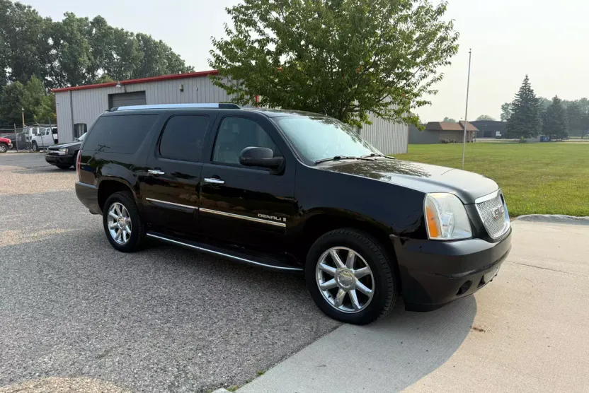 2009 Gmc Yukon Denali XL photo 1
