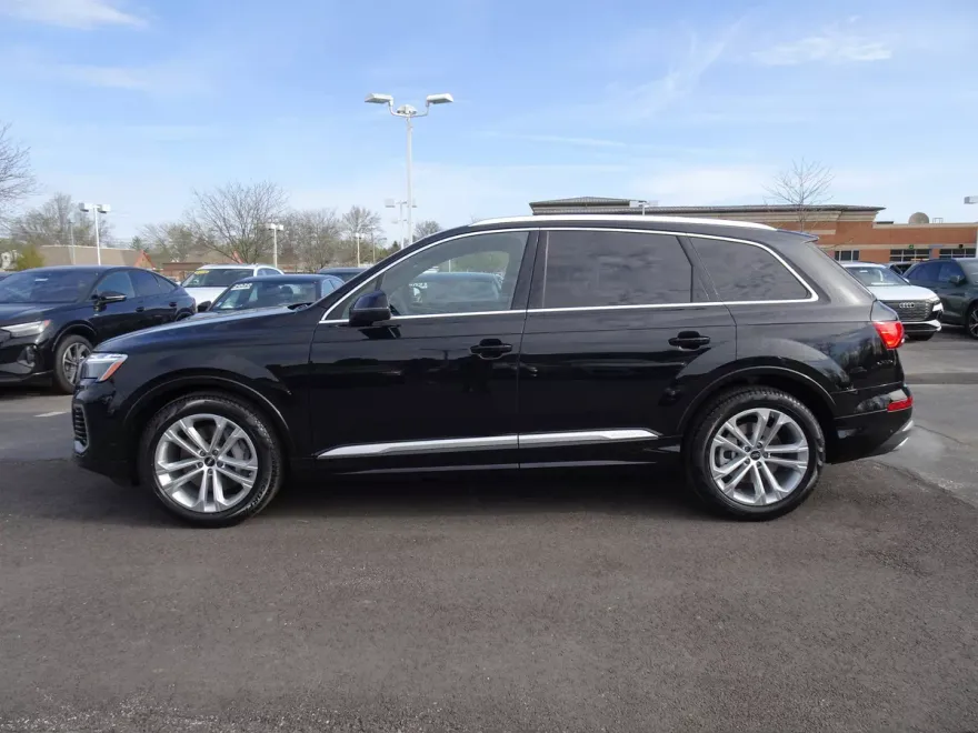 2025 Audi Q7 Prestige photo 2