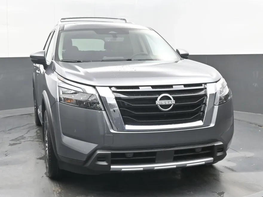 2025 Nissan Pathfinder Platinum photo 1