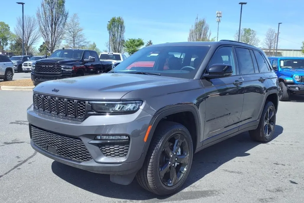 2025 Jeep Grand Cherokee Limited photo 1