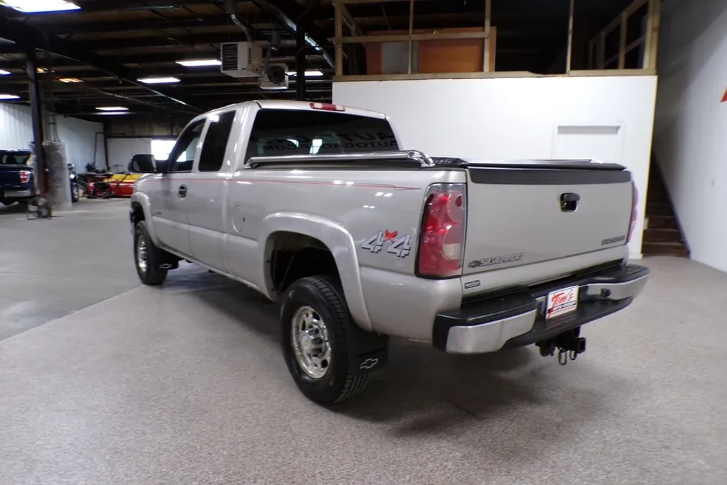 2004 Chevrolet Silverado 2500HD LS photo 1