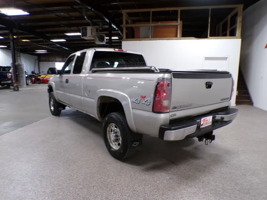2004 Chevrolet Silverado 2500HD LS photo 1