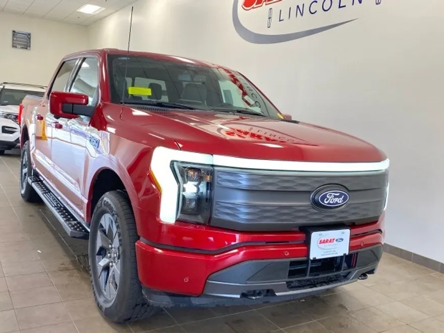 2025 Ford F-150 Lightning Lariat photo 1