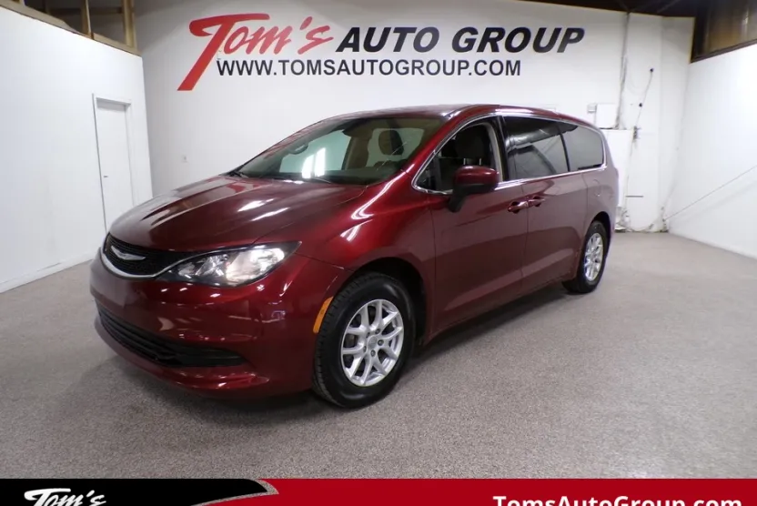 2017 Chrysler Pacifica Touring photo 1