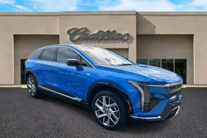 2025 Cadillac Optiq Luxury photo 1