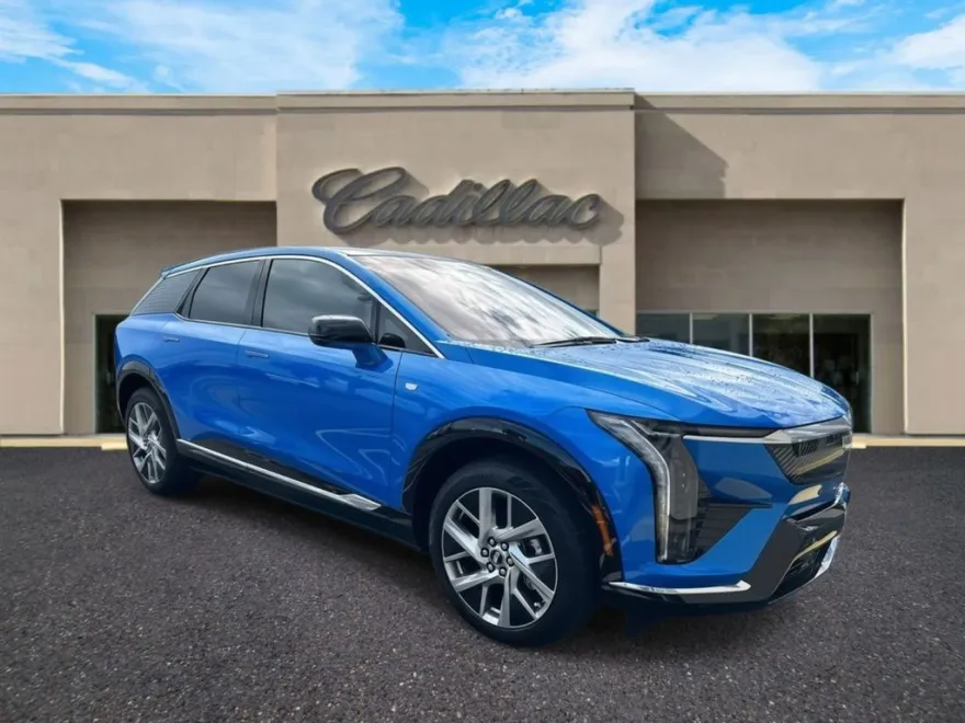2025 Cadillac Optiq Luxury photo 1