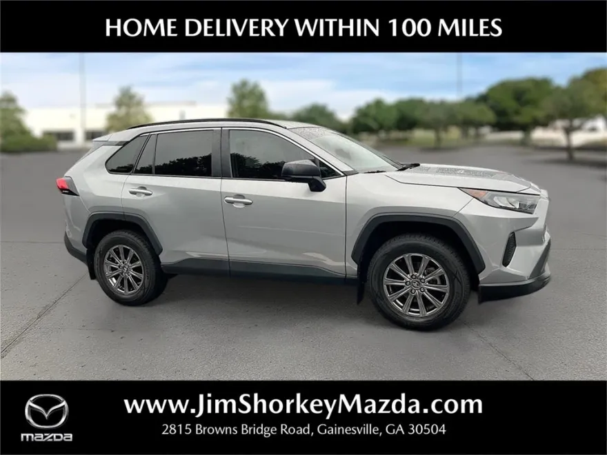 2019 Toyota RAV4 LE photo 1
